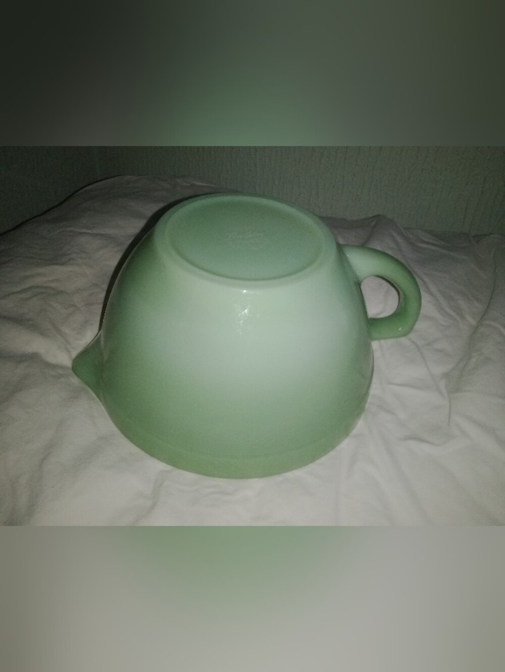 Vintage Fire King Jadeite Glass Batter Bowl Pitcher 7 1/2" Diameter 4" Tall - Picture 6 of 8
